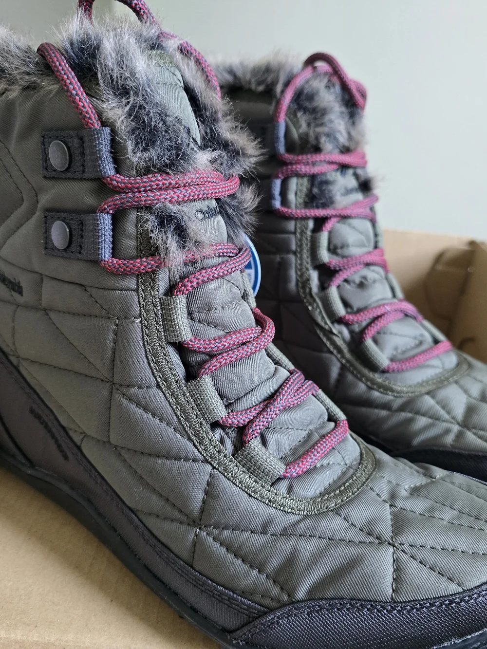 Quilted Olive Green Women's Winter Lace-Up Boots with Burgundy Laces